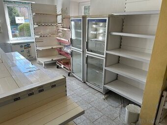 Kovové regale, presklená chladnička