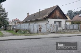 Hradská ul. (pri Estonskej ul.), pozemok so staršou budovou