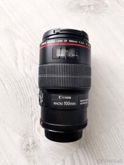 Canon EF 100mm f/2.8L Macro IS USM Lens