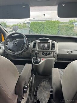 Opel vivaro 2,5 automat 107kw