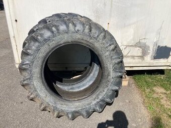 Pneu 12,4-24
