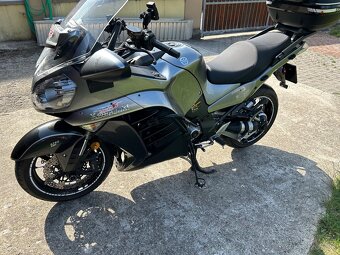 Kawasaki GTR 1400 Akrapovic