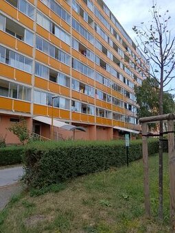 3IZB S 6m2  LOGGIOU UPROSTRED ZELENE LOMONOSOVOVÁ