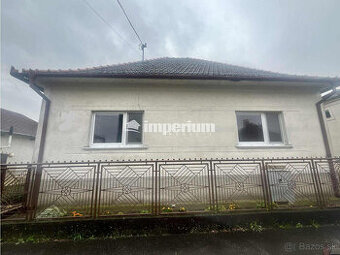 Na predaj 4 - izbový rodinný dom v obci Kalinkovo . - 1