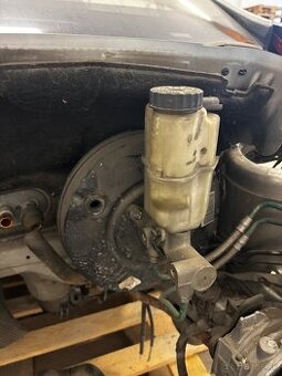 Posilovač bŕzd Peugeot 407