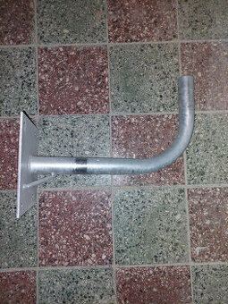 Konzola satelitnej paraboly