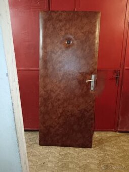 Predam calunene dvere+ zarubna