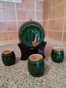 Predam keramicky sudok s poharikmi