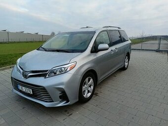 TOYOTA PREVIA/SIENNA LE 3,5 V6 2016 8 MÍST TOP STAV