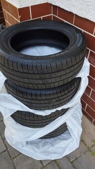 predám Goodyear EfficientGrip Performance 205/55 R16