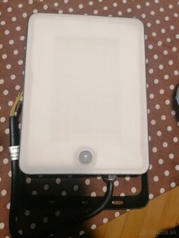 LED panel s čidlom pohybu.