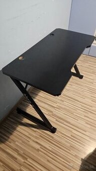 Hráčsky - gamerský stôl
