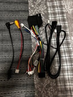 GPS anténa, USB, kábel na rádio