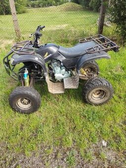 štvorkolka s obsahom 250 cm3