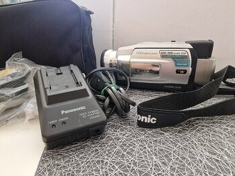 Stredne veľká kamera Panasonic. MiniDV. Funkčná.