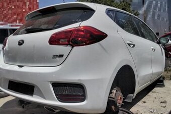 KIA CEED 1.4 CRDI 2016 predám ZADNÝ NÁRAZNÍK, ZADNÉ SVETLO,