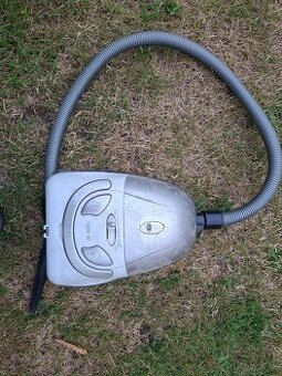 Vysavač 1600W