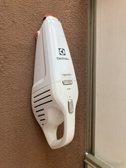 Predam rucny vysavac Electrolux
