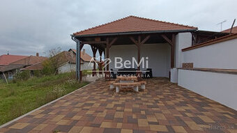 Komplet zrekonštuovaný dom v Mogyoróska v Maďarsku-NA PREDAJ