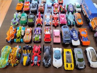 Autíčka a dráhy Hotwheels