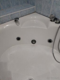 Rohová hydromasážna vaňa