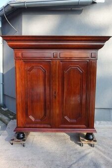 Skriňa Holandská – dub masív starožitná.