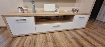 Komoda pod TV