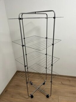 Vežový sušiak na bielizeň