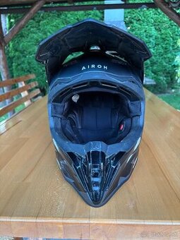 Prilba airoh strycker