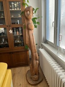 Socha torzo ženy výška 2 m, autor umelec Urban