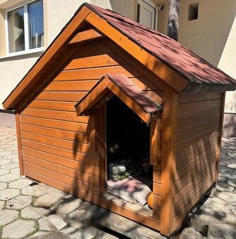 Krásna zateplená búda pre väčšie plemená