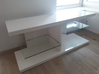 stolik pod televizor