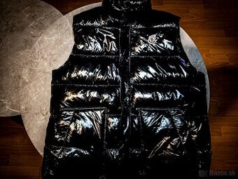 Predam vestu Moncler