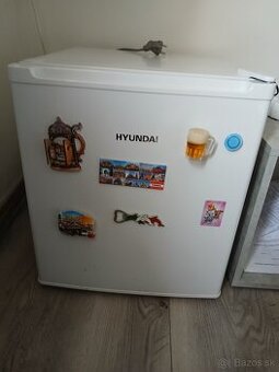 Predám malú chladničku Huyndai.