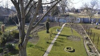 Rodinný dom so záhradou v Komárne
