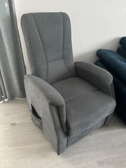 Polohovateľné kreslo