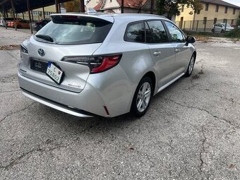 Predám Toyotu Corollu Hybrid. Možný odpočet DPH.