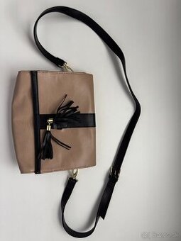 Predám svetlohnedú kabelku.