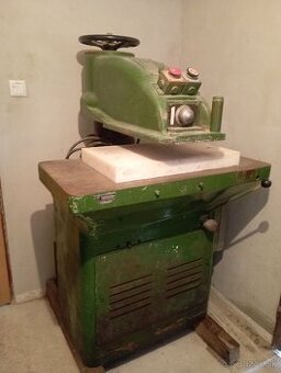 Vysekávací lis Svit