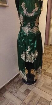 zelene šaty s vlečkou - 1