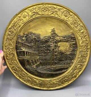 Pravčická brána, sadroý kruhový závesný tanier