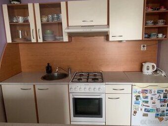 Kuchynska linka 180cm a plynovy sporak s elektrickiu rurou