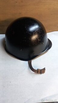 Stará vojenská prilba