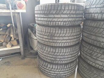 Toyo 235/40 r19