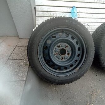 Predám zimný komplet 185/60 R15