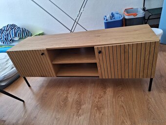 Komoda pod TV