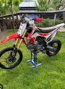 Kúpim nepojazdní pitbike 125