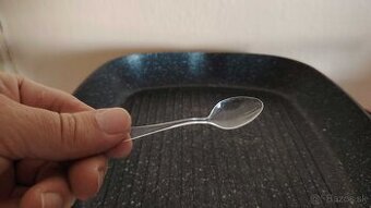 Plastové lyžičky a príbor