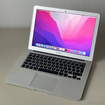 Apple MacBook Air (13,3", Early 2015)