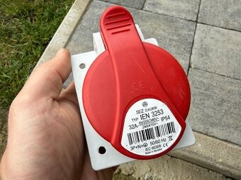 Zásuvka IEN 3253 šikmá 5P, 32A, 400V
